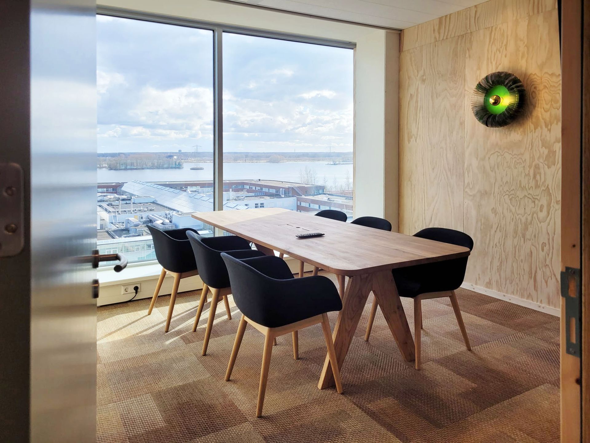 Overzicht van Floor's Workspace door Sheryl Leysner